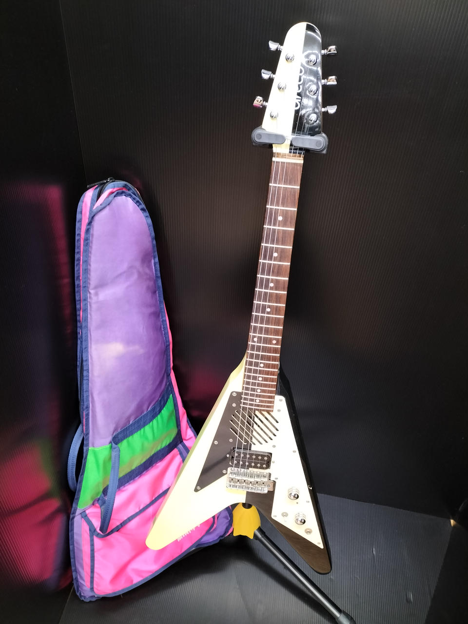 グレコ(GRECO)|【マイケルシェンカーカラー・珍しいアンプ内蔵ミニFV