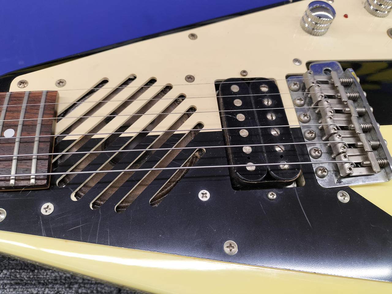 グレコ(GRECO)|【マイケルシェンカーカラー・珍しいアンプ内蔵ミニFV