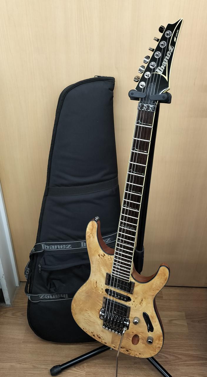 アイバニーズ(IBANEZ)|【極薄ボディにトップをポプラ・バール材を採用