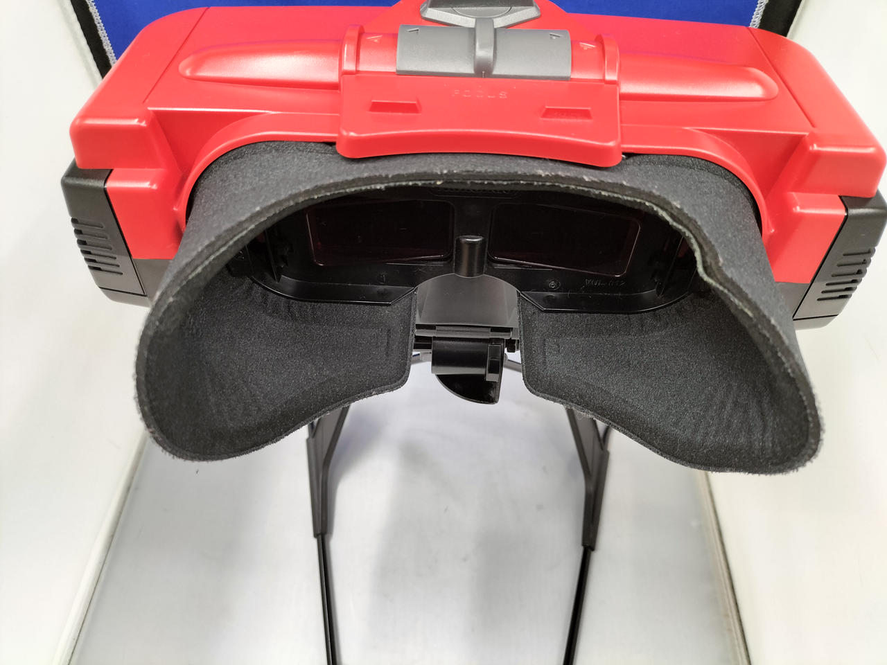 バーチャルボーイ 250px-Virtual-Boy-Set.png