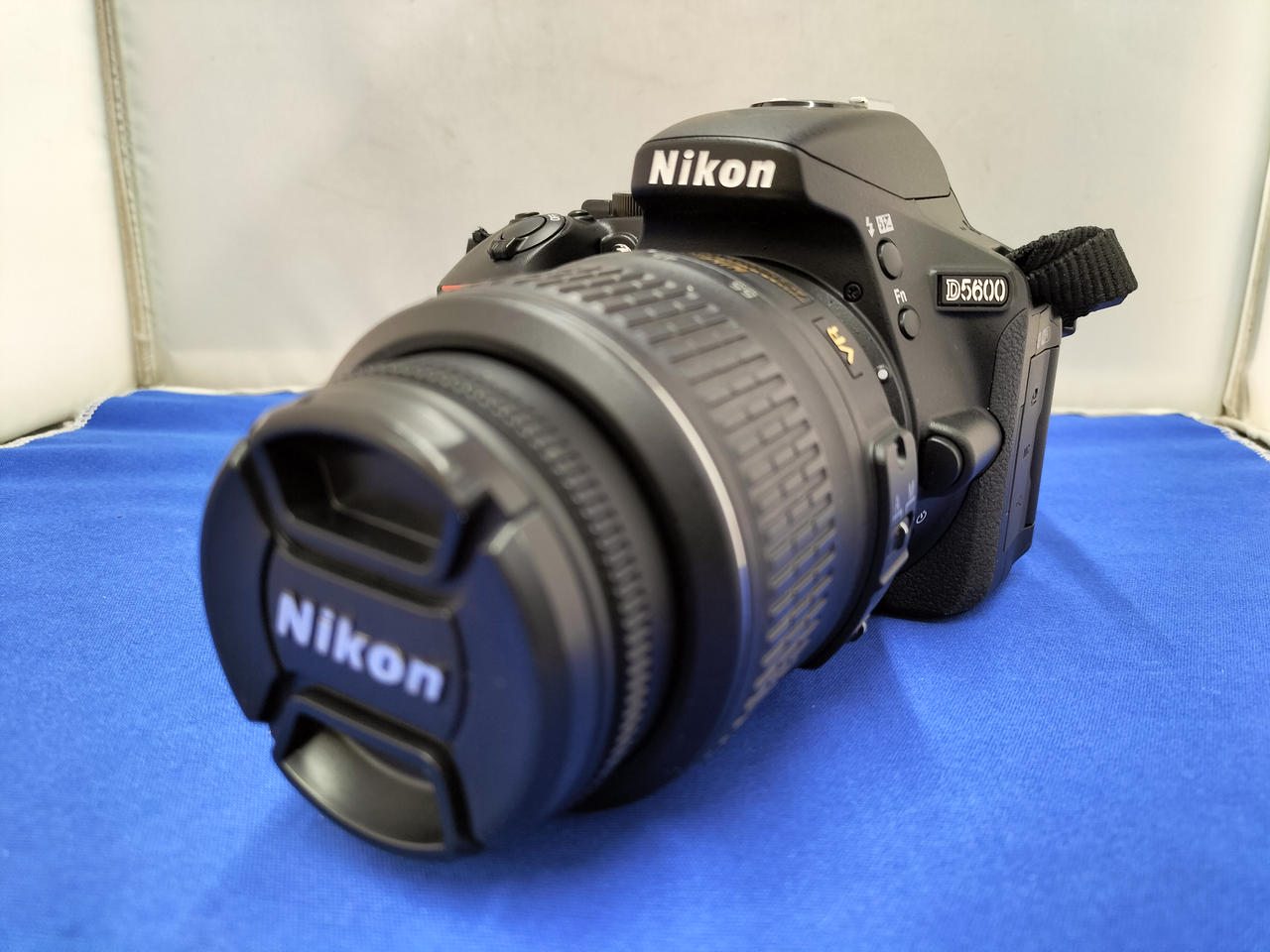 Nikon D5600 デジタル一眼レフカメラ【美品】 Amazon | Nikon D5600 デジタル一眼レフカメラ 18-55mm VR & 70-300mm