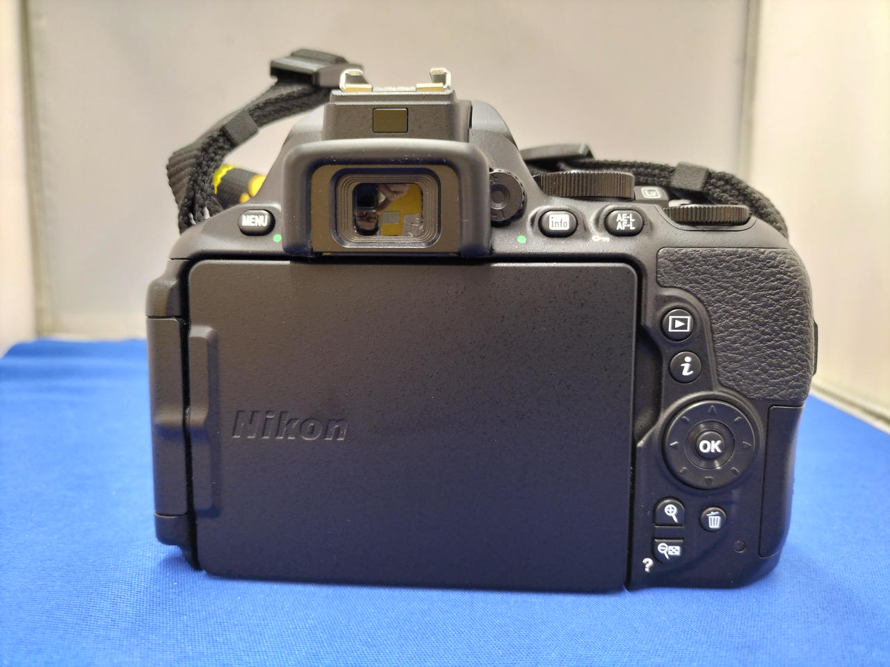 ✨ショット数2580回で超美品✨自撮りOK✨Nikon D5200　970-1 ✨ショット数2580回で超美品✨自撮りOK✨Nikon D5200