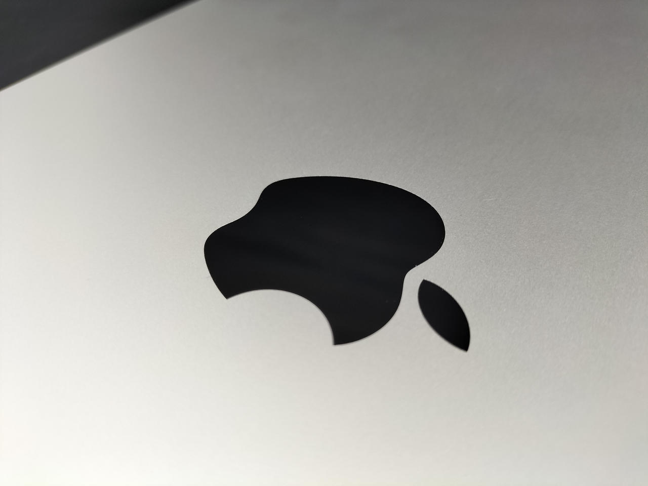 アップルマークに薄いキズあり