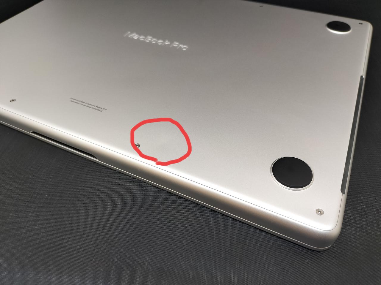 小さい凹みあり