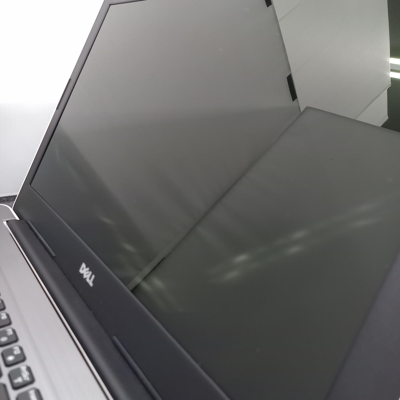 見辛いですがキーボードの痕がついてます