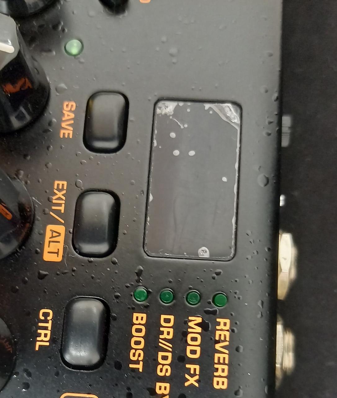 液晶にはフィルムが貼ってあります