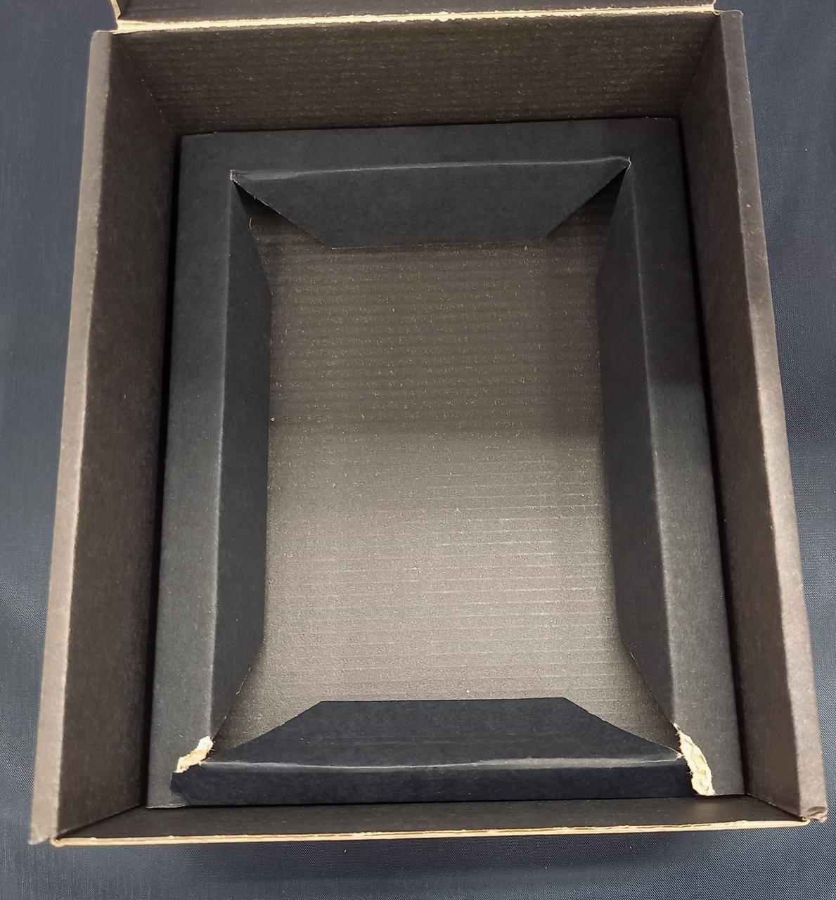 内箱にヤブレあります