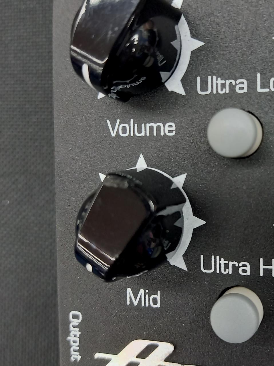 Midノブに欠けあります