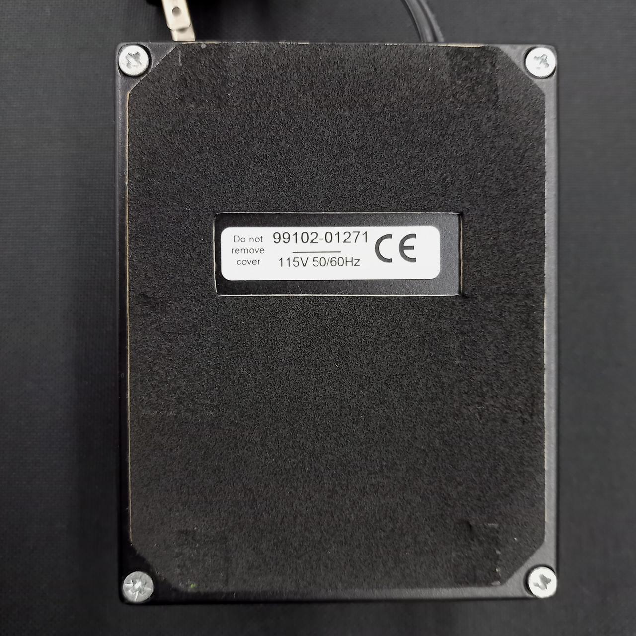 裏のクッションにシール跡あります