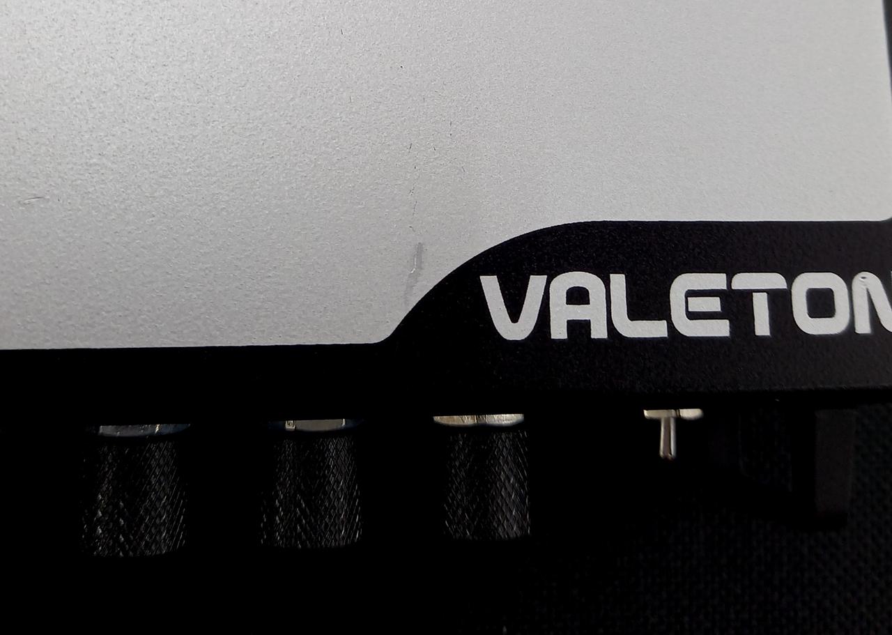 上部にもキズあります