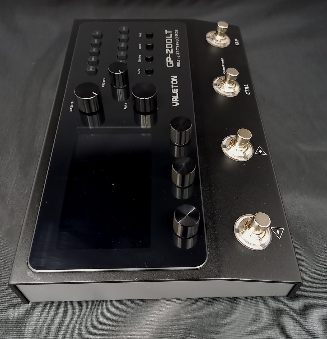 液晶表示部分にかすり傷あります