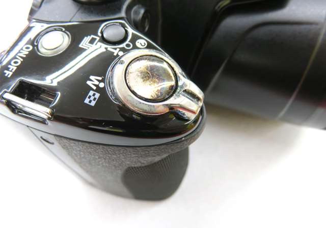 シャッターボタン変色あり