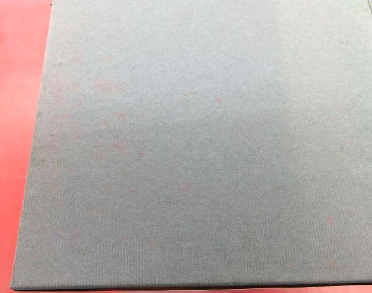 左側少し赤い変色あり