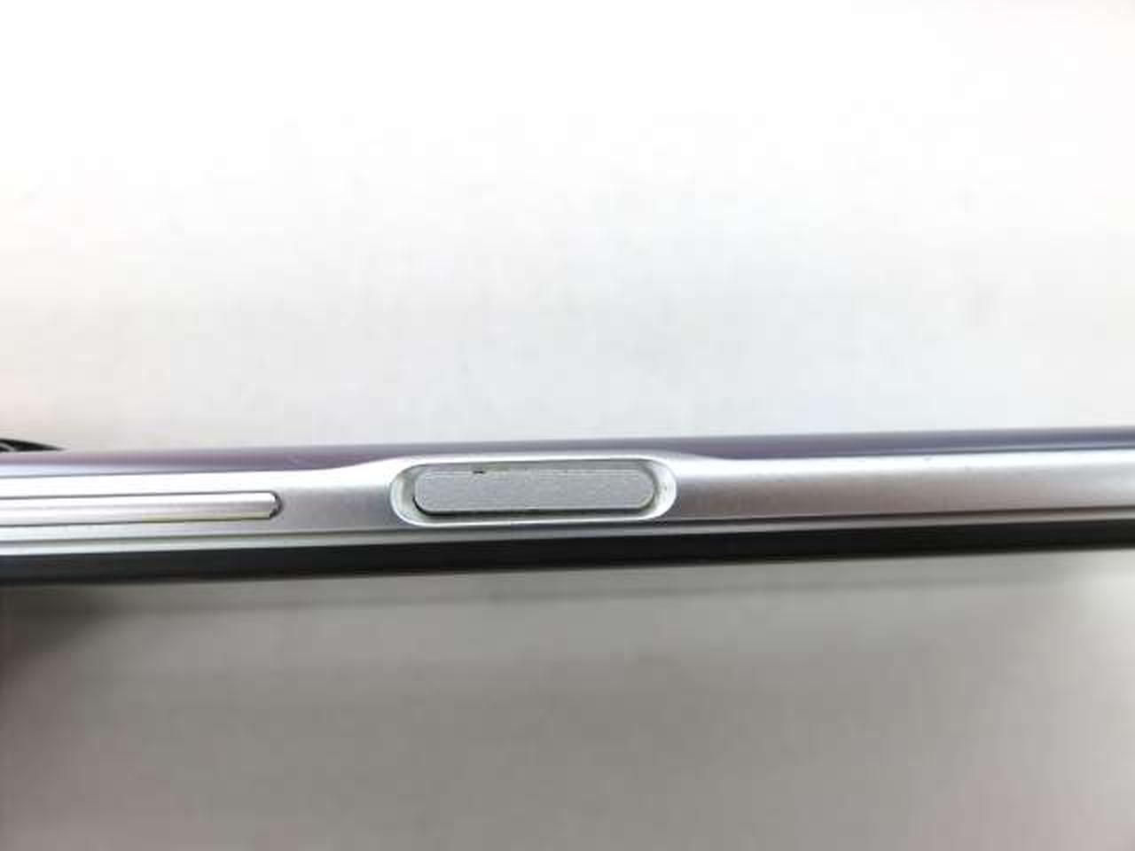 電源ボタンにキズあり