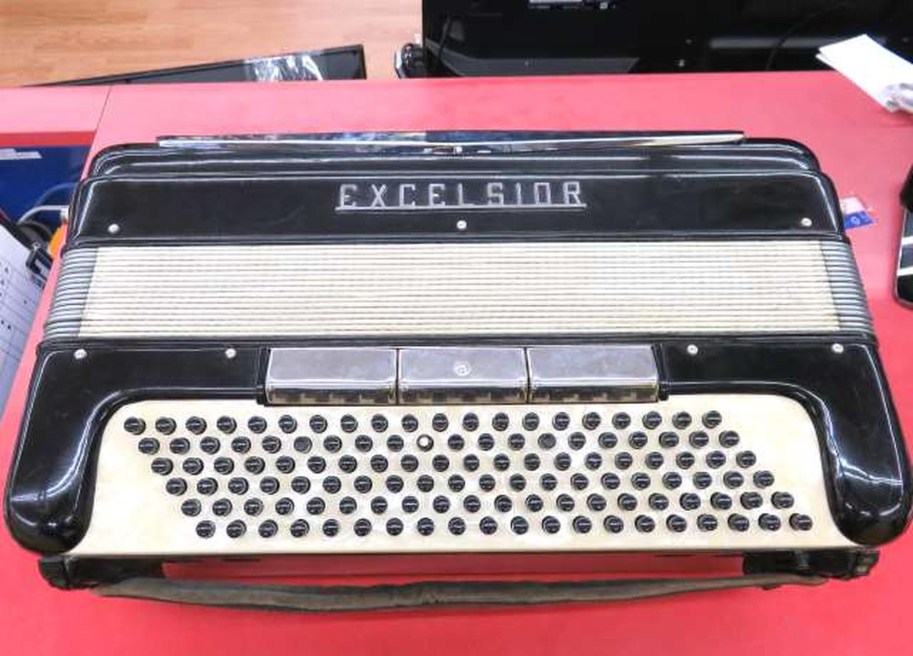 格安オークション！イタリア製♪EXCELSIOR 308アコーディオン美品 格安オークション！イタリア製♪EXCELSIOR 308アコーディオン美品