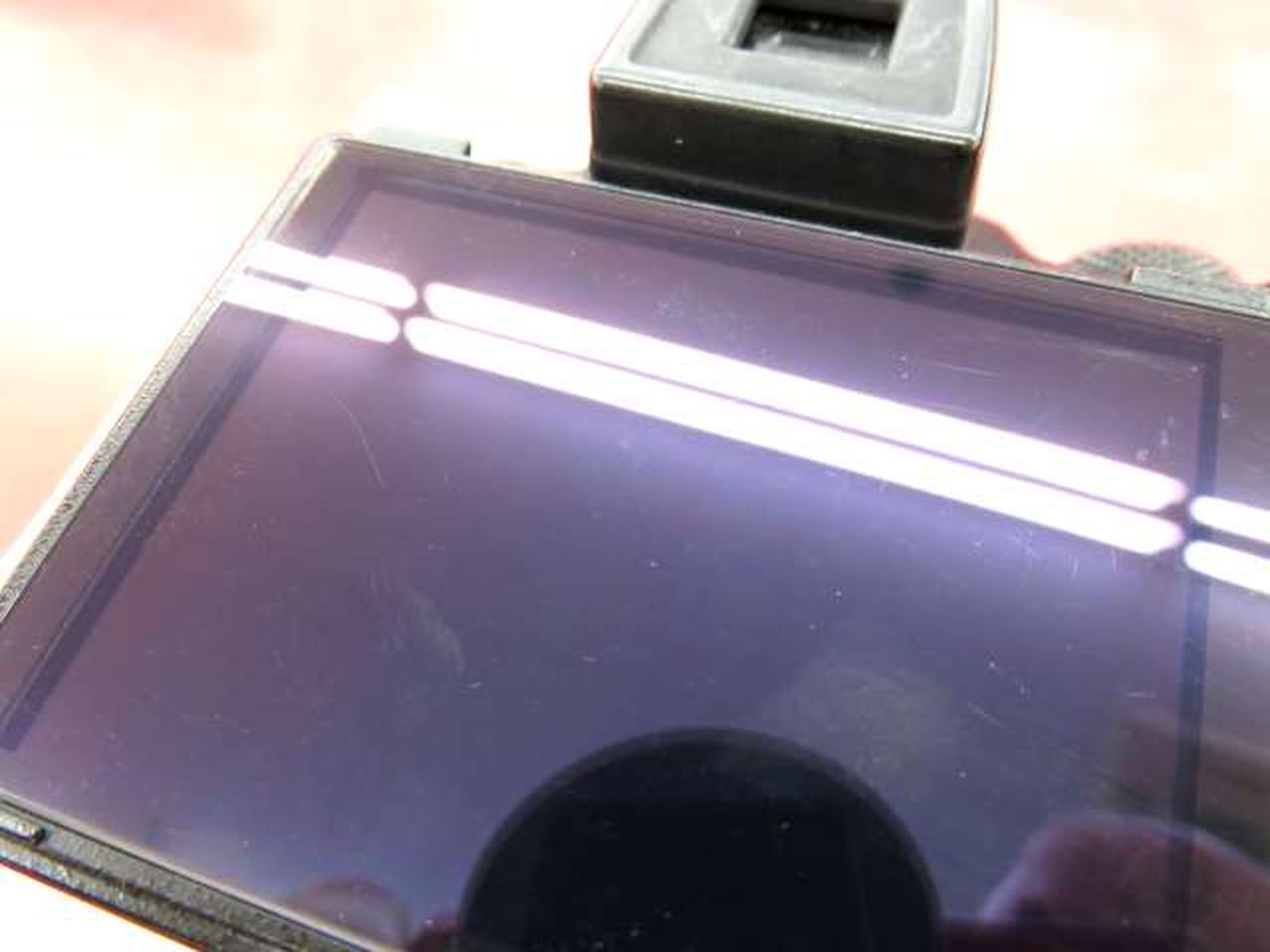 画面にキズあり