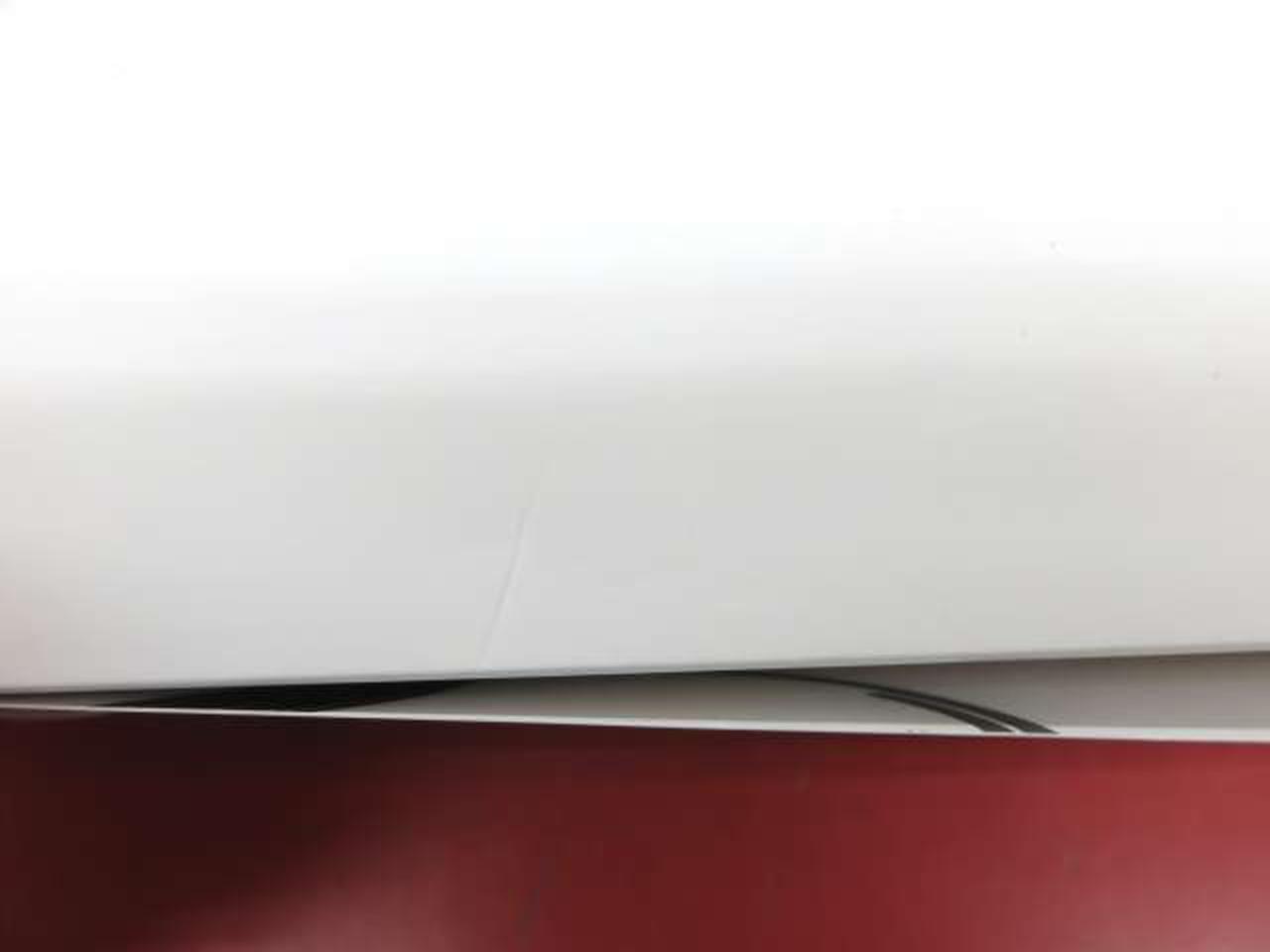 線のような跡あり