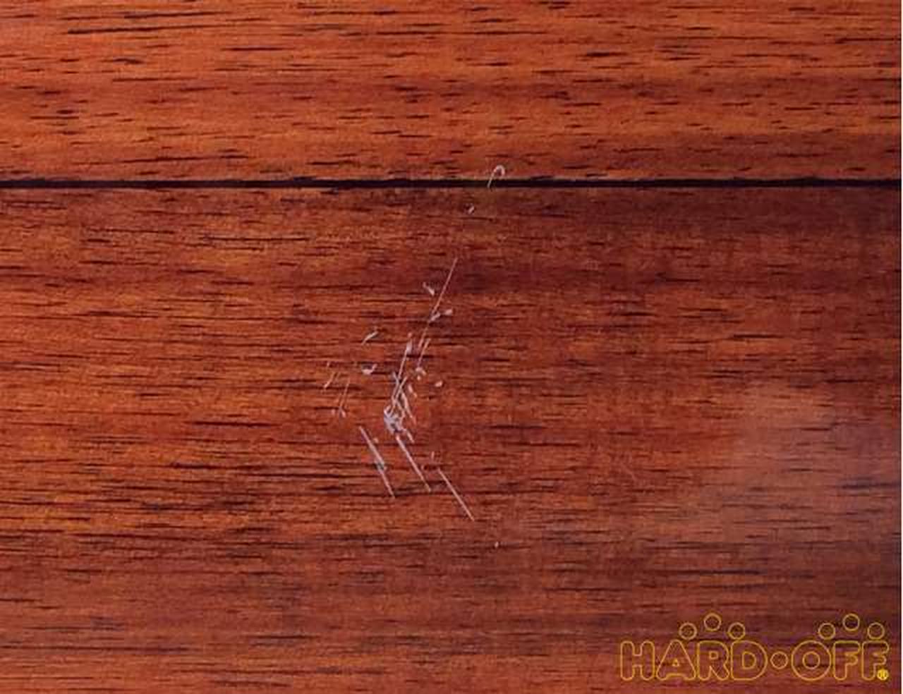 背面にキズあります。