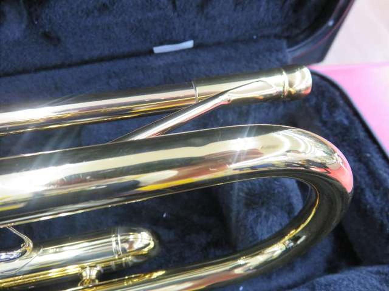 ほんの小さな凹みあり