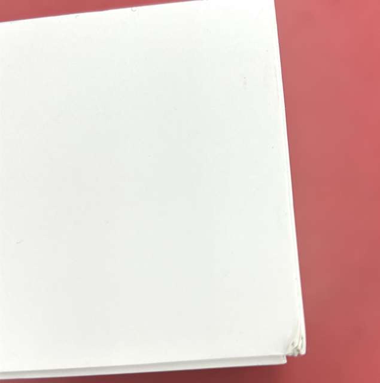 化粧箱右角キズ