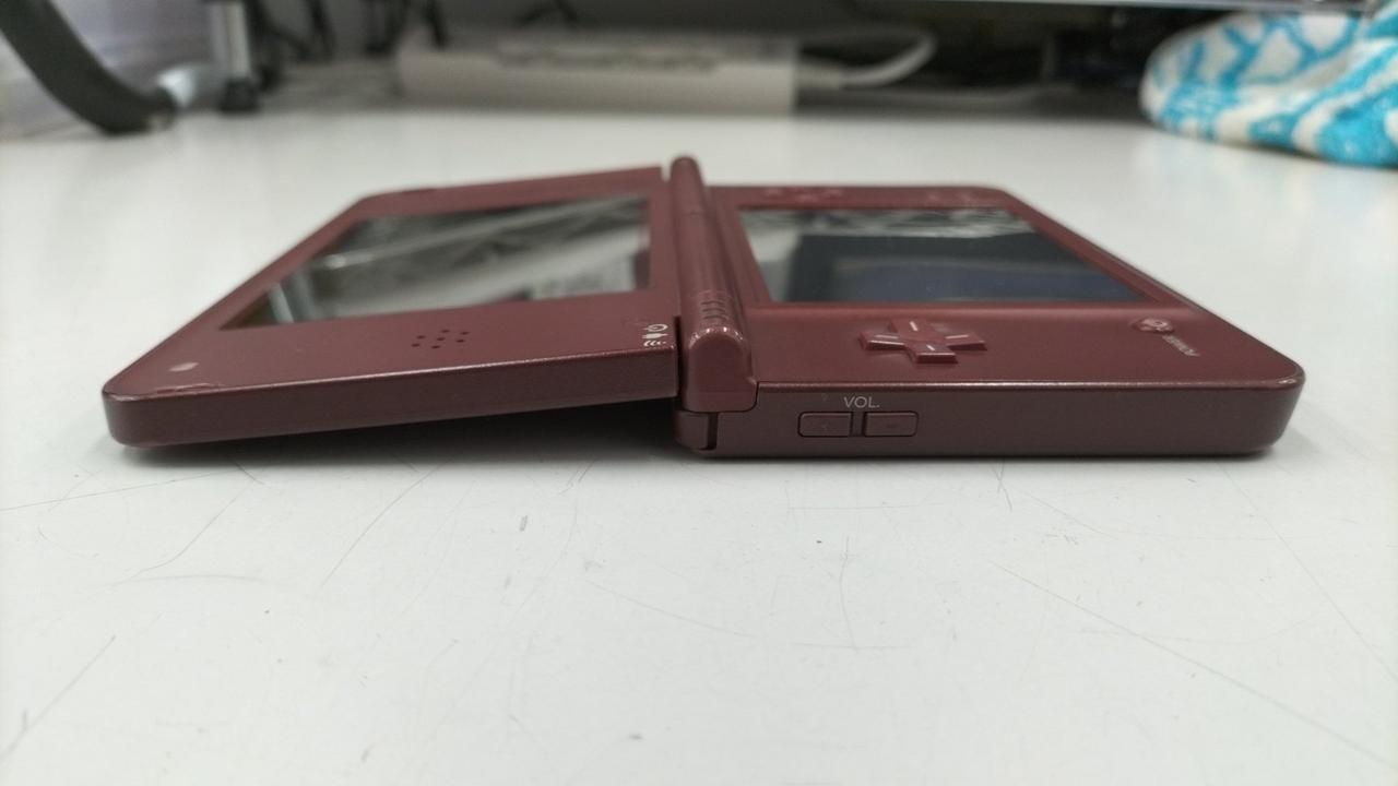ヒンジ緩いです