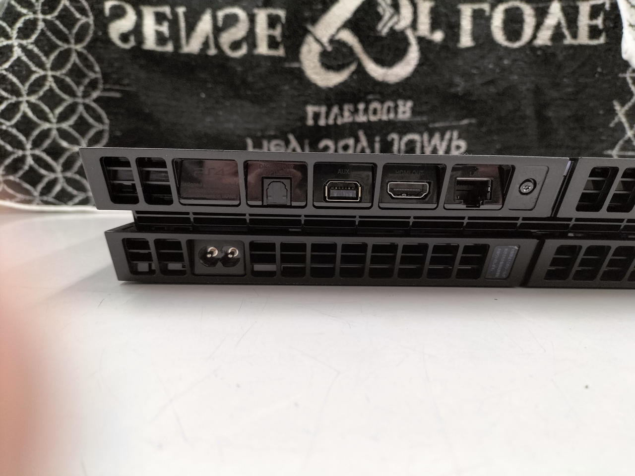 封印シール剥がれています