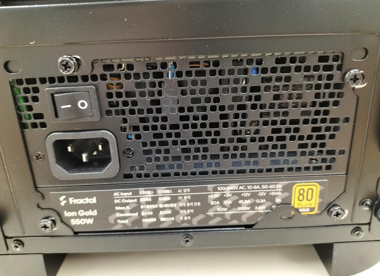 電源:550W 80認証ゴールド