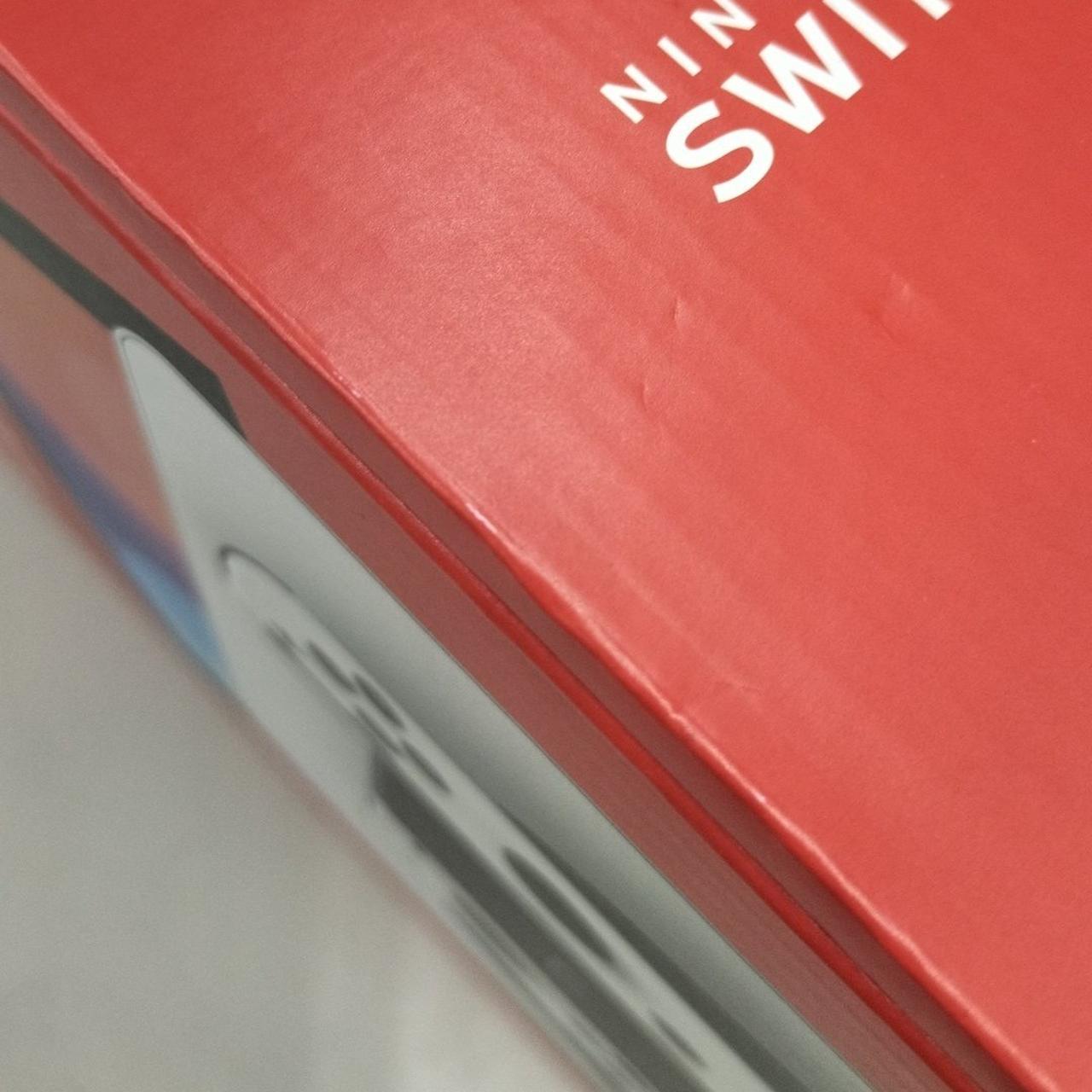 外箱にキズあります