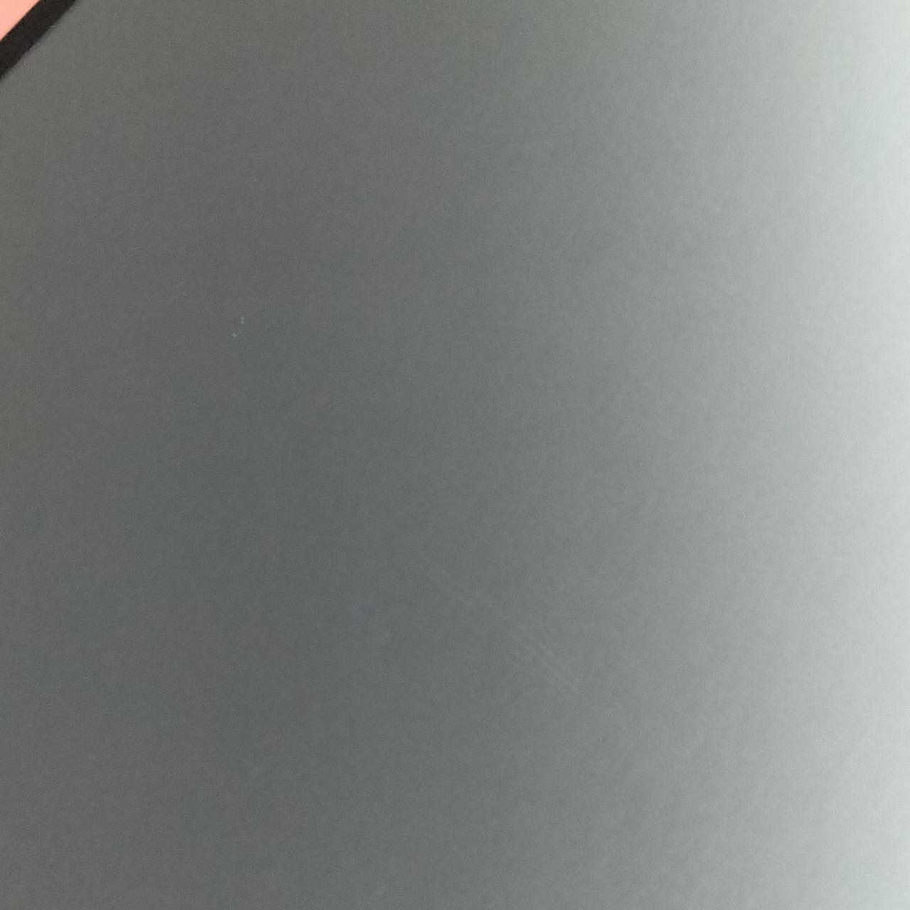 液晶中央に薄くキズあります