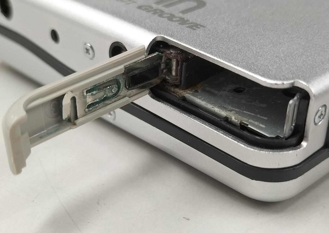 電池ボックス部腐食部分あり