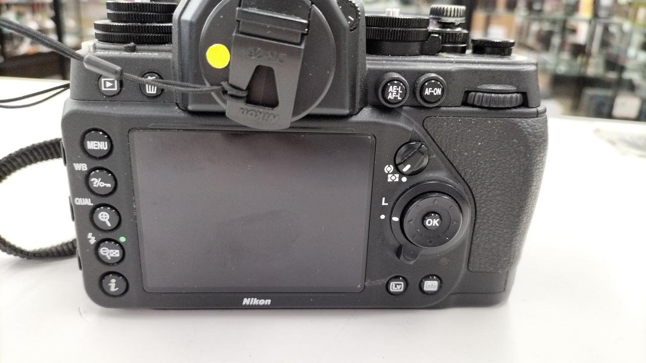 Nikonデジタルカメラ美品今ならカバン付き NIKON Z 30 カメラバッグ ショルダーベルト付き 一眼 カメラ