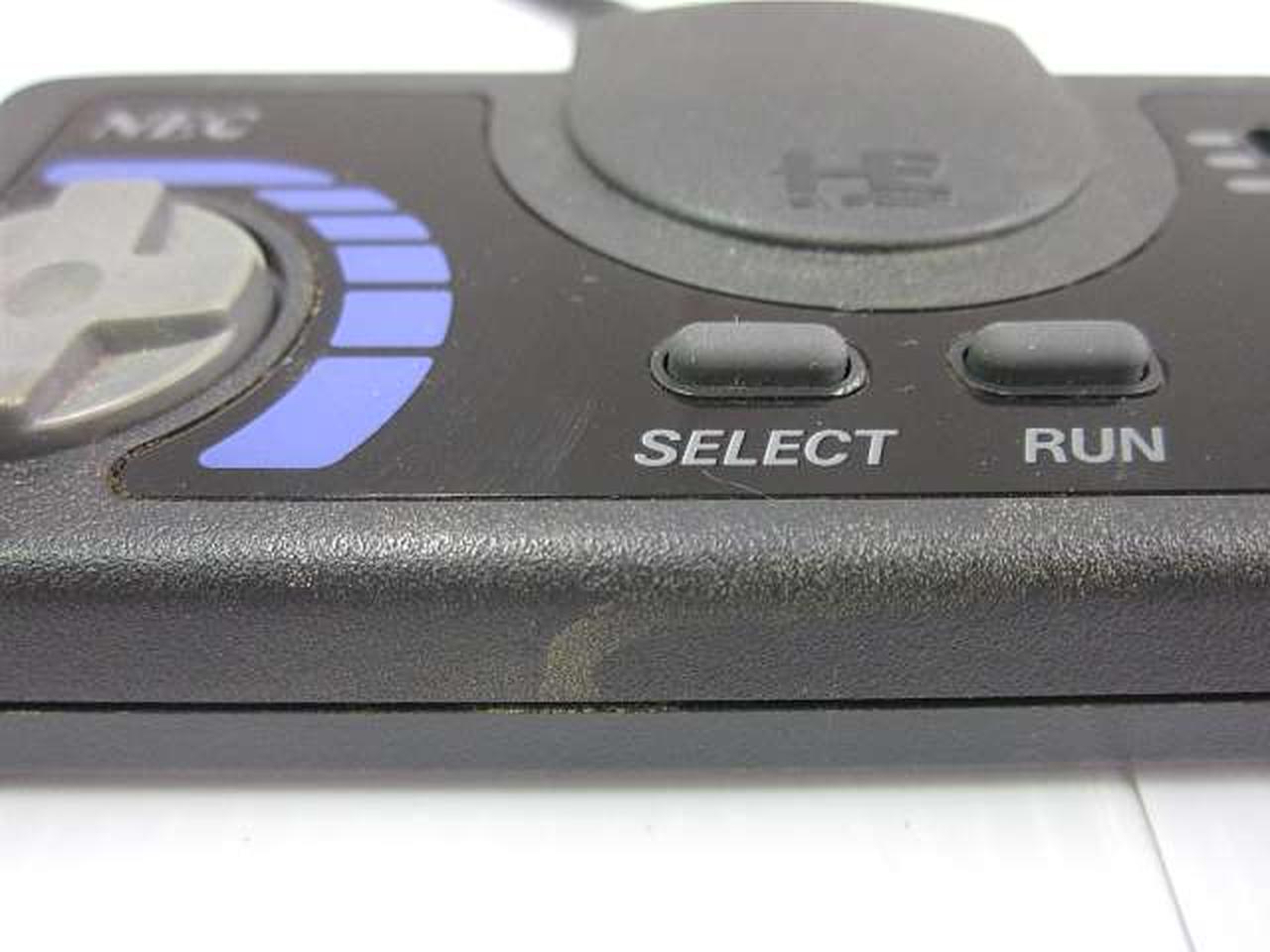 コントローラもキズ、汚れ目立ちます。