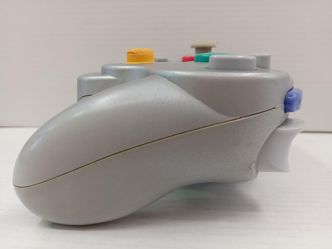 コントローラー_右側面：C抉れあり