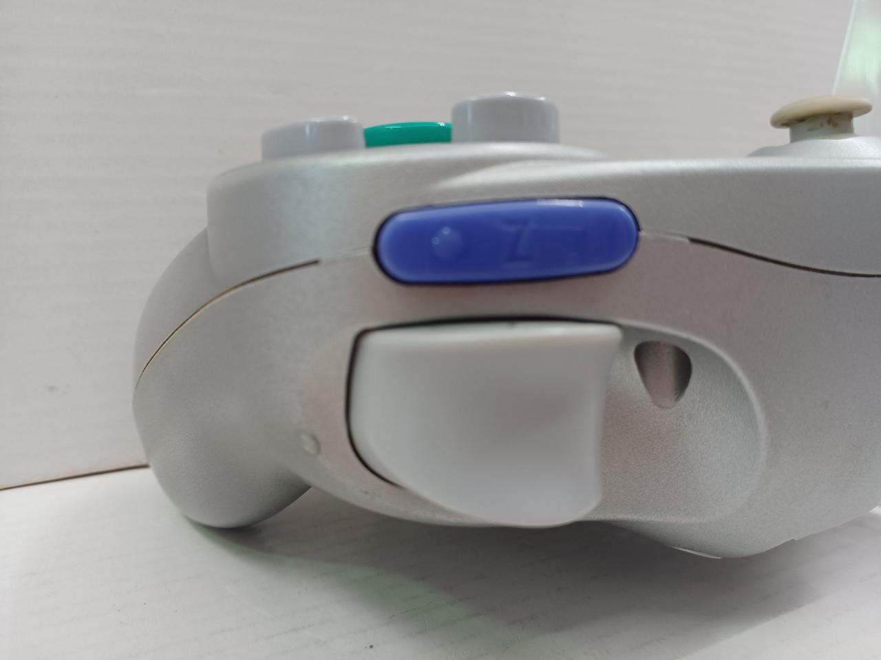 コントローラー：R近くにキズあり