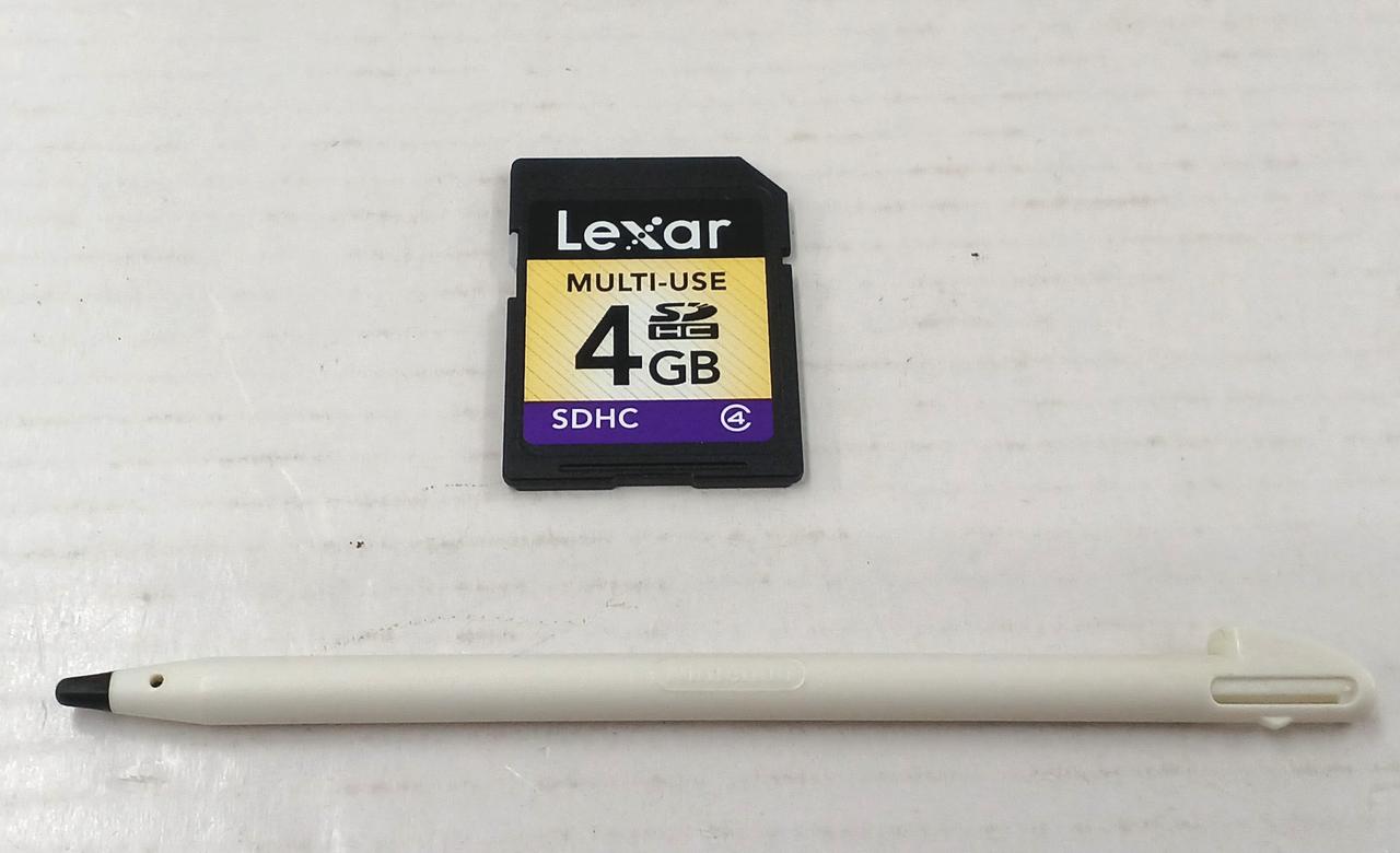 SDカード、タッチペン（本体取付済み）