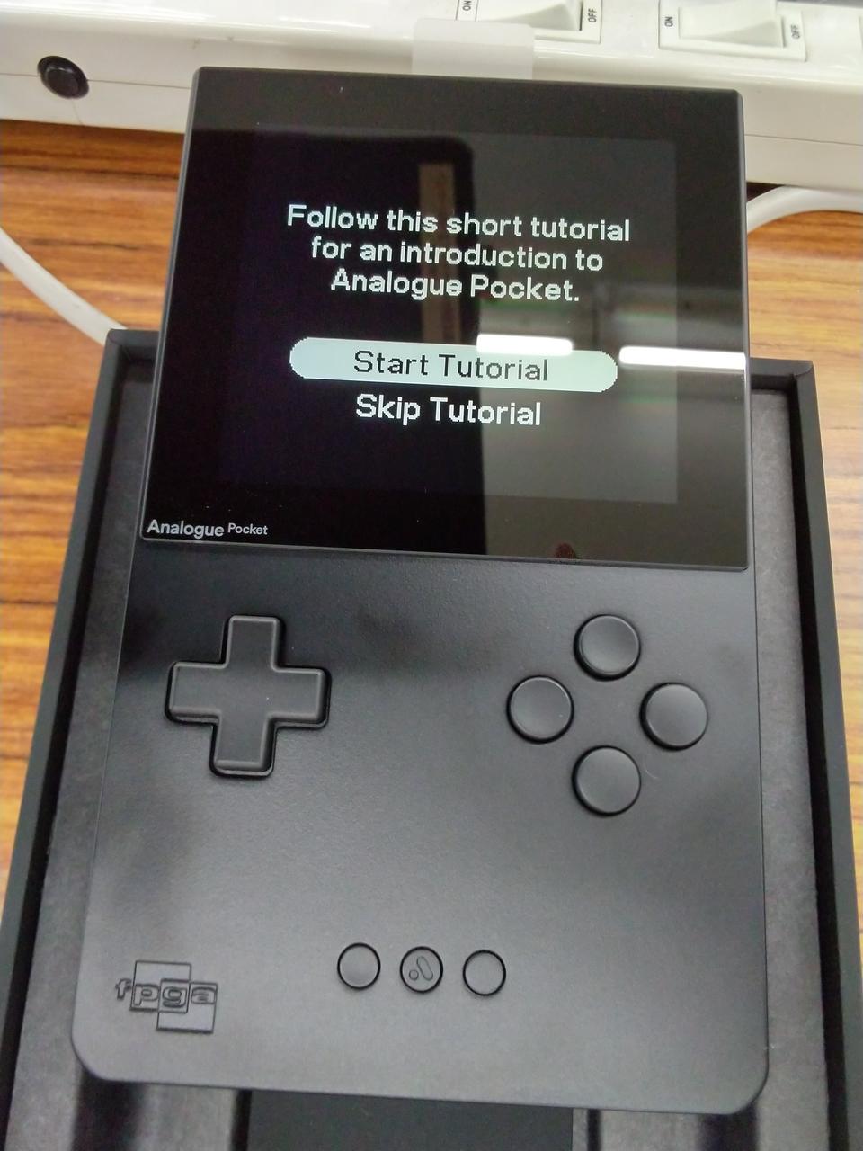 Analogue Pocket, ケース付き ゲームボーイ互換機「Analogue Pocket」