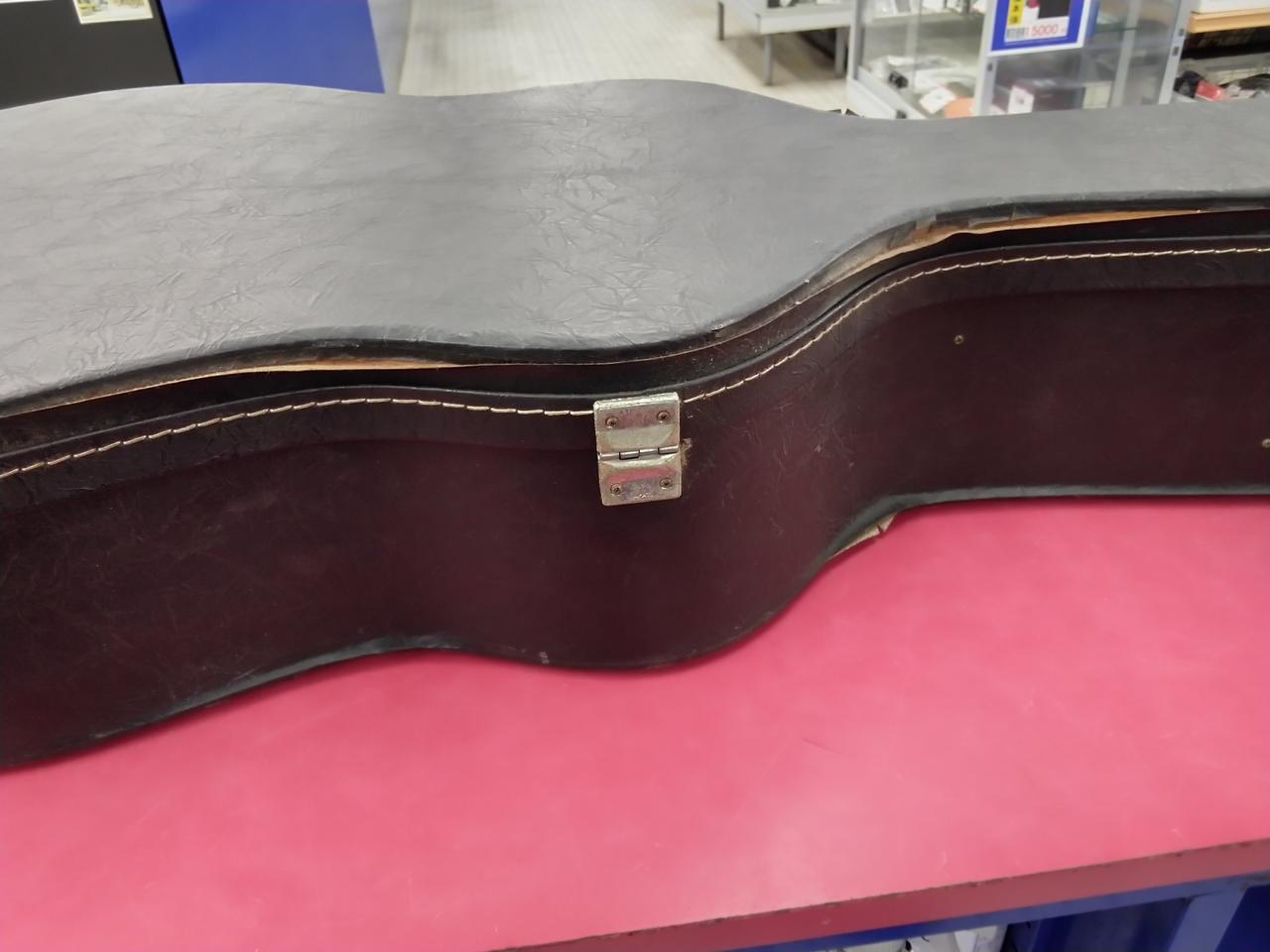 本体右側も剥がれあります