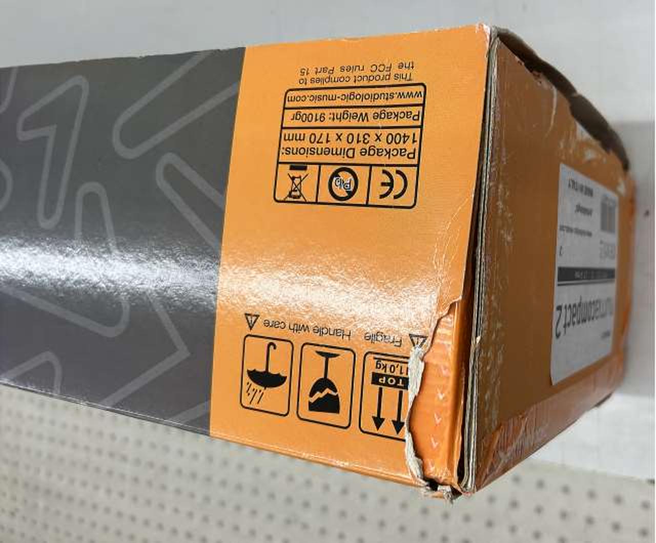 外箱は、他にも傷み多いです。