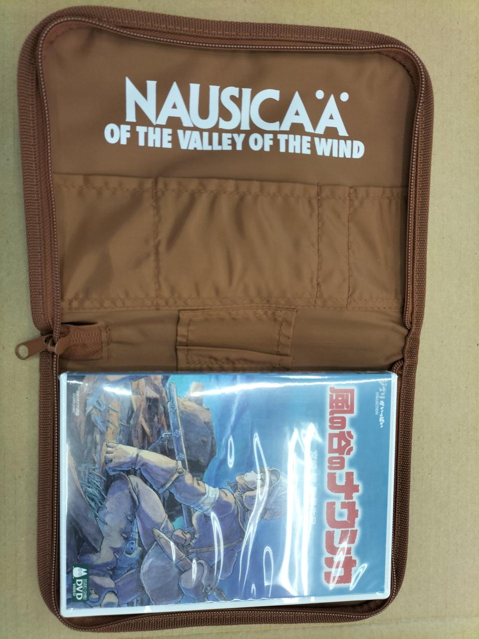 DVDは専用ケース付きです。