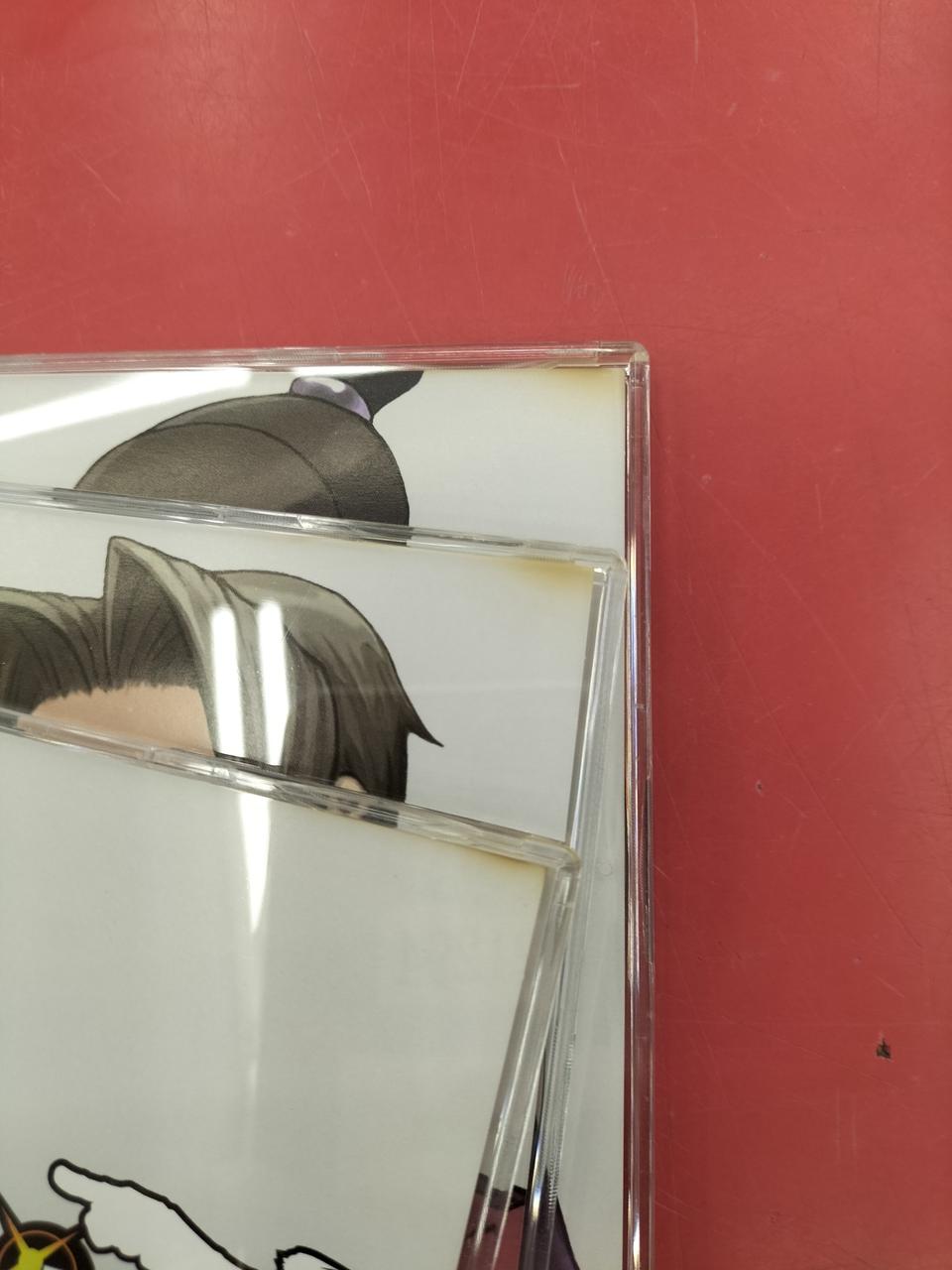 ジャケットの右上角に変色あります