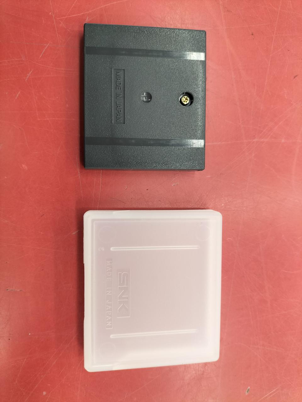 ソフト本体裏面の溝部分にスレキズあり