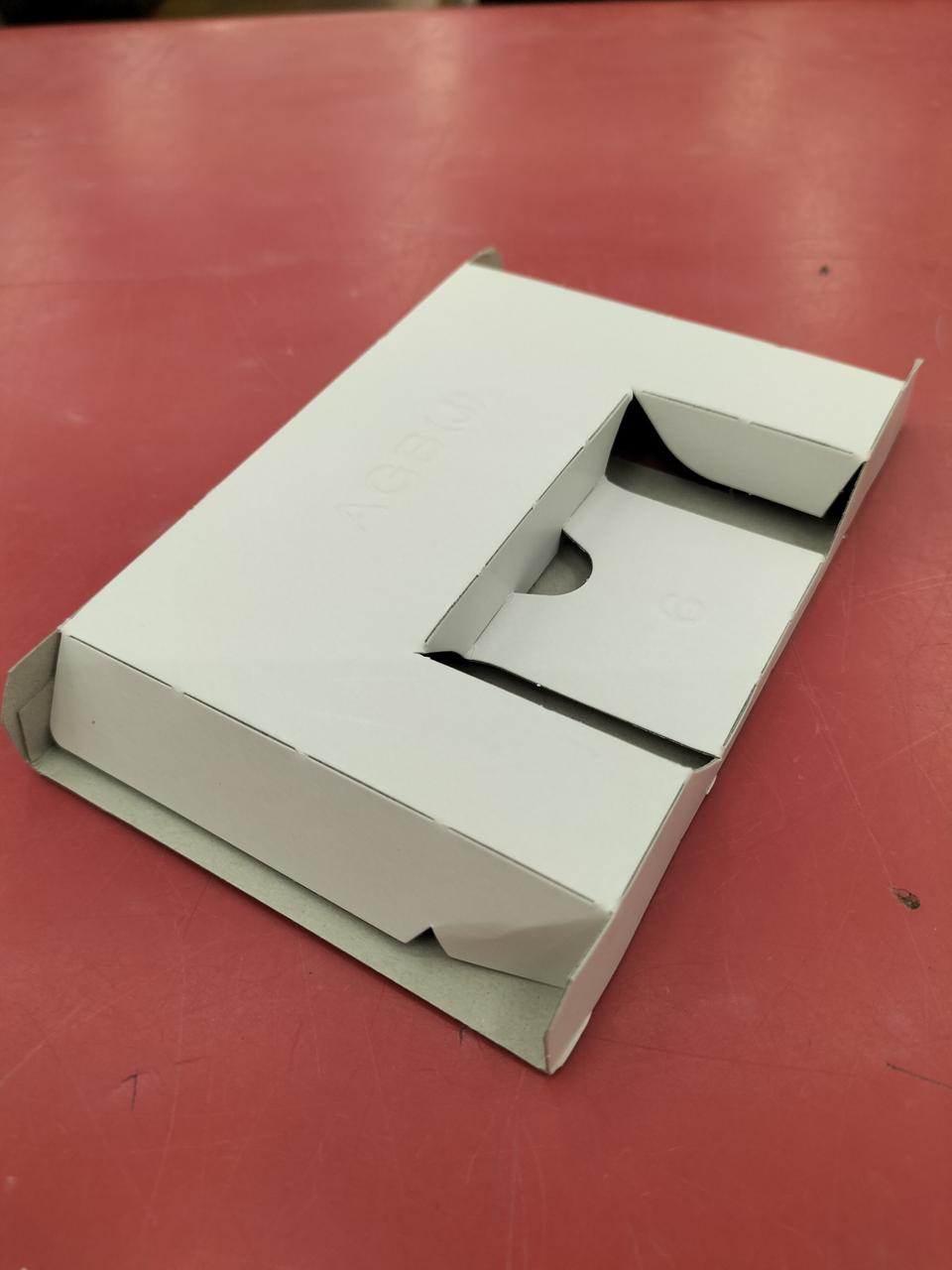 内箱片側にヘコミあり。