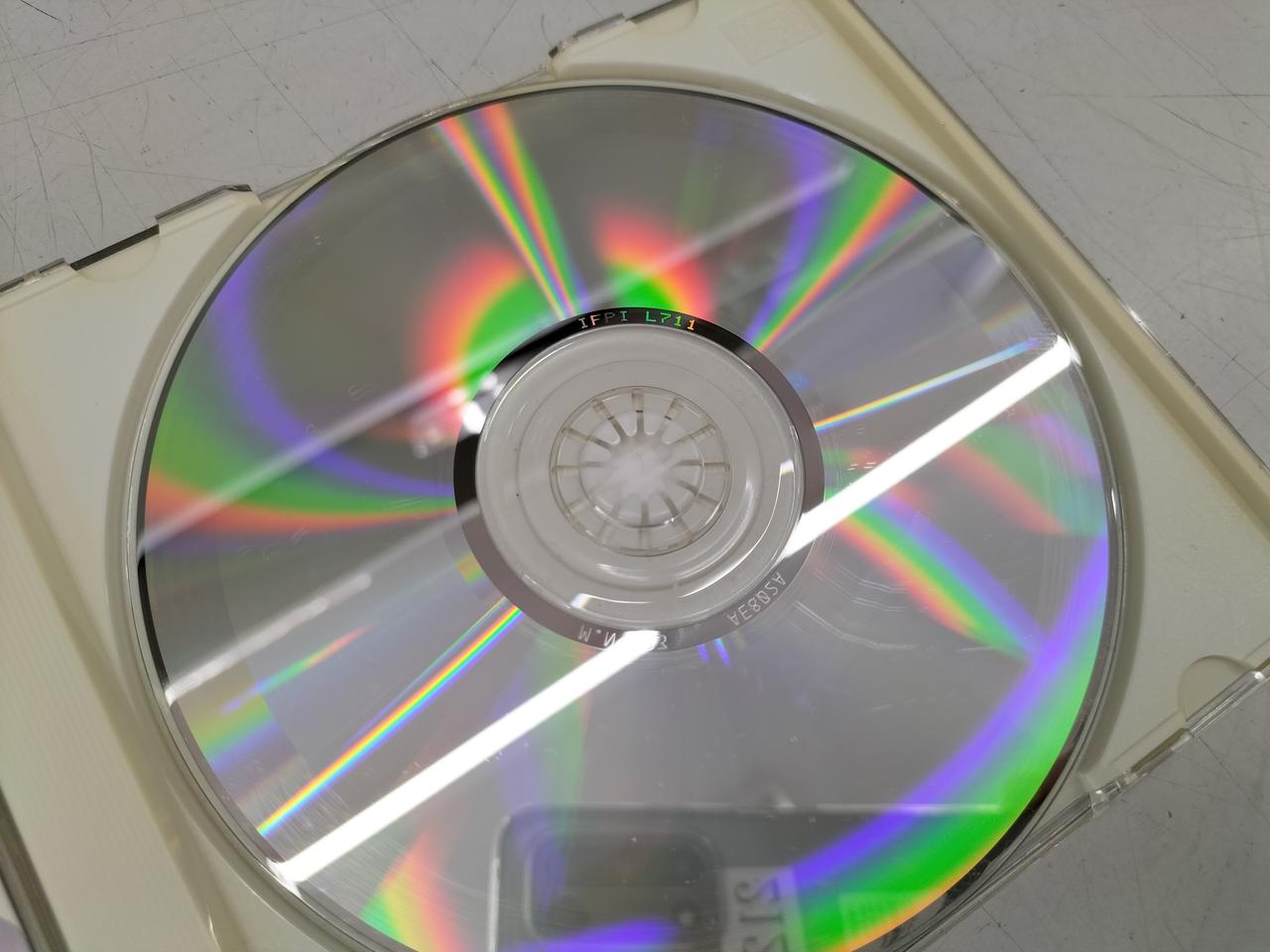 5時〜6時方向にキズあります。