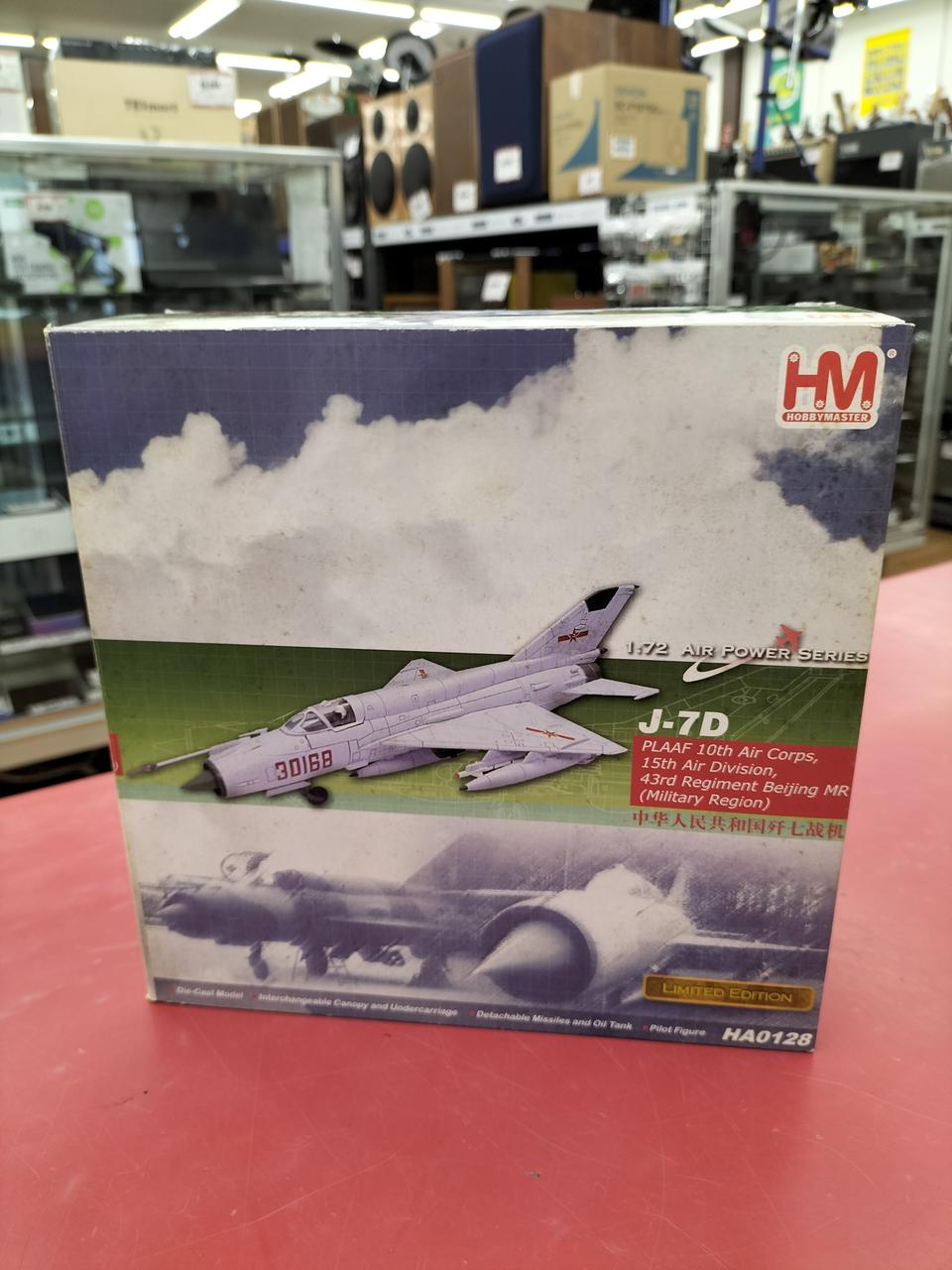 箱全体に経年による汚れあります。