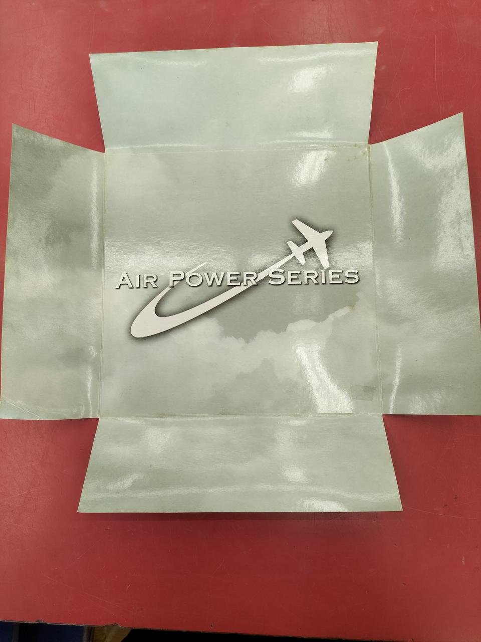 ケース内シートに経年汚れあります。