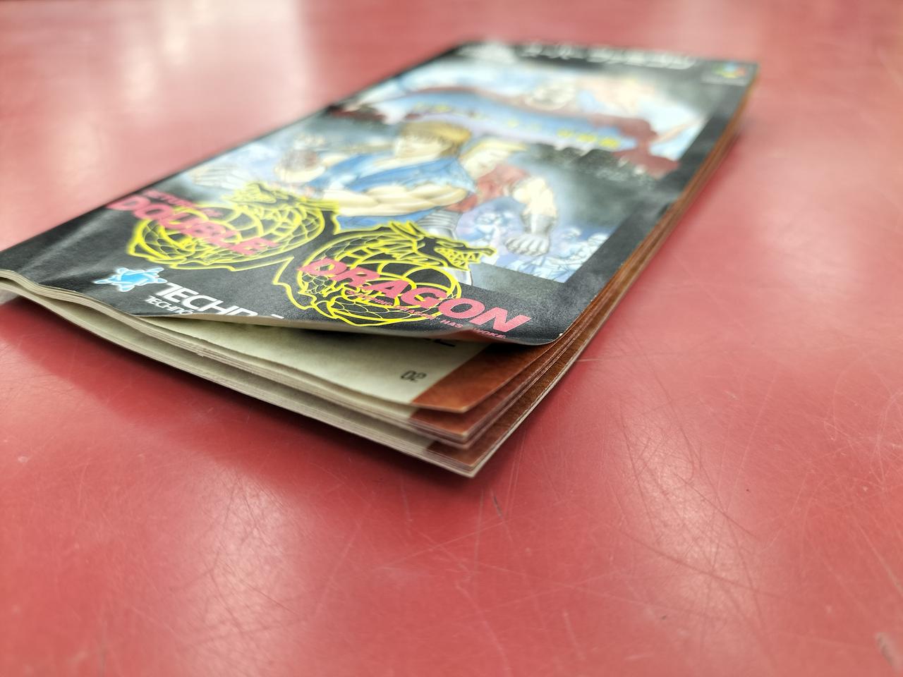 取扱説明書の角にめくれている箇所あり