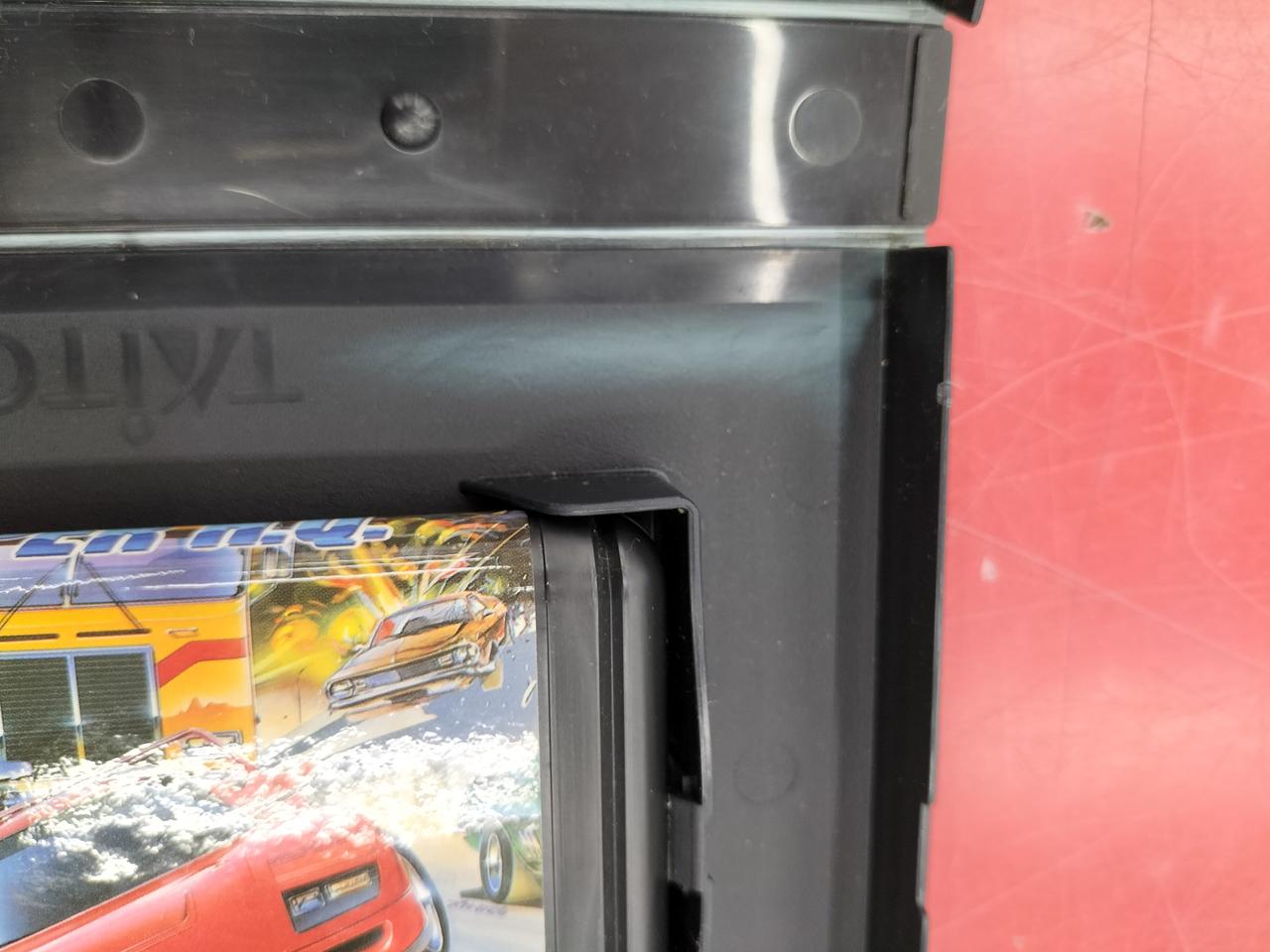 ケース内部に白く変色している箇所あります