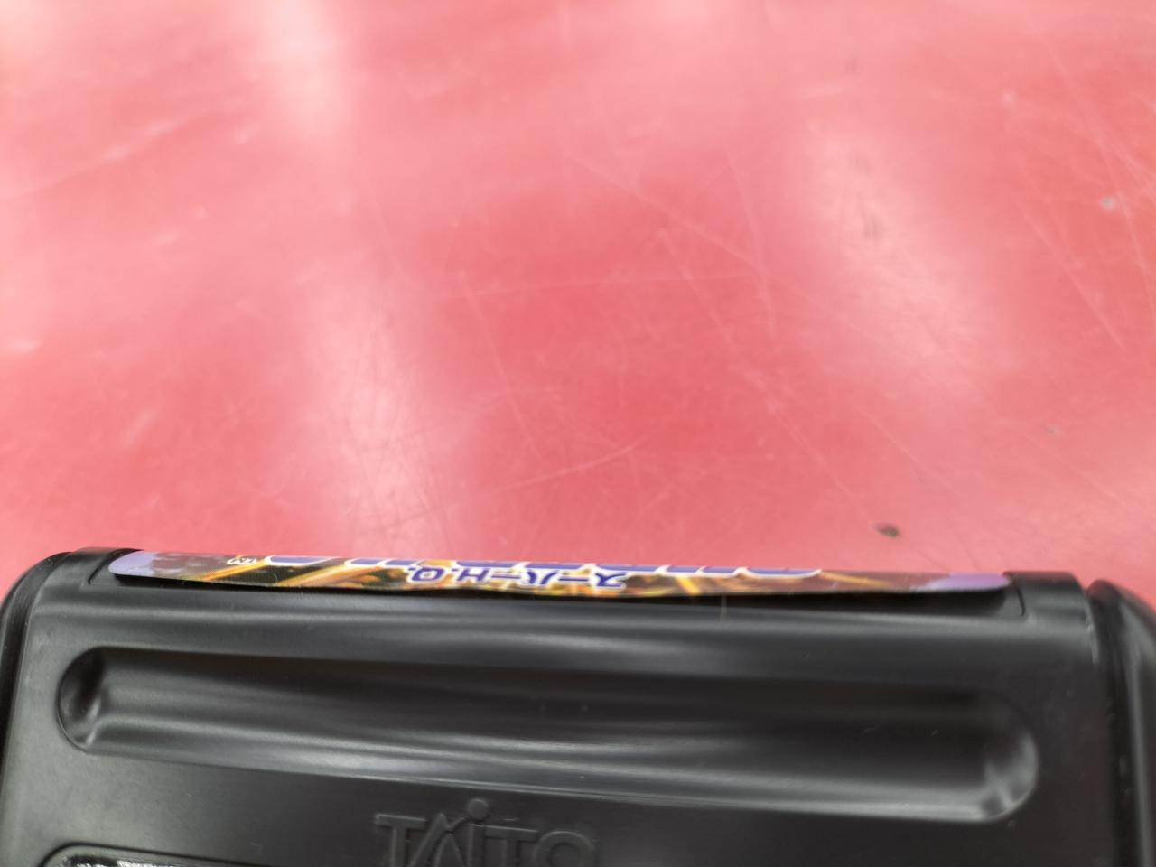 タイトルシールに少し浮き上がりあります