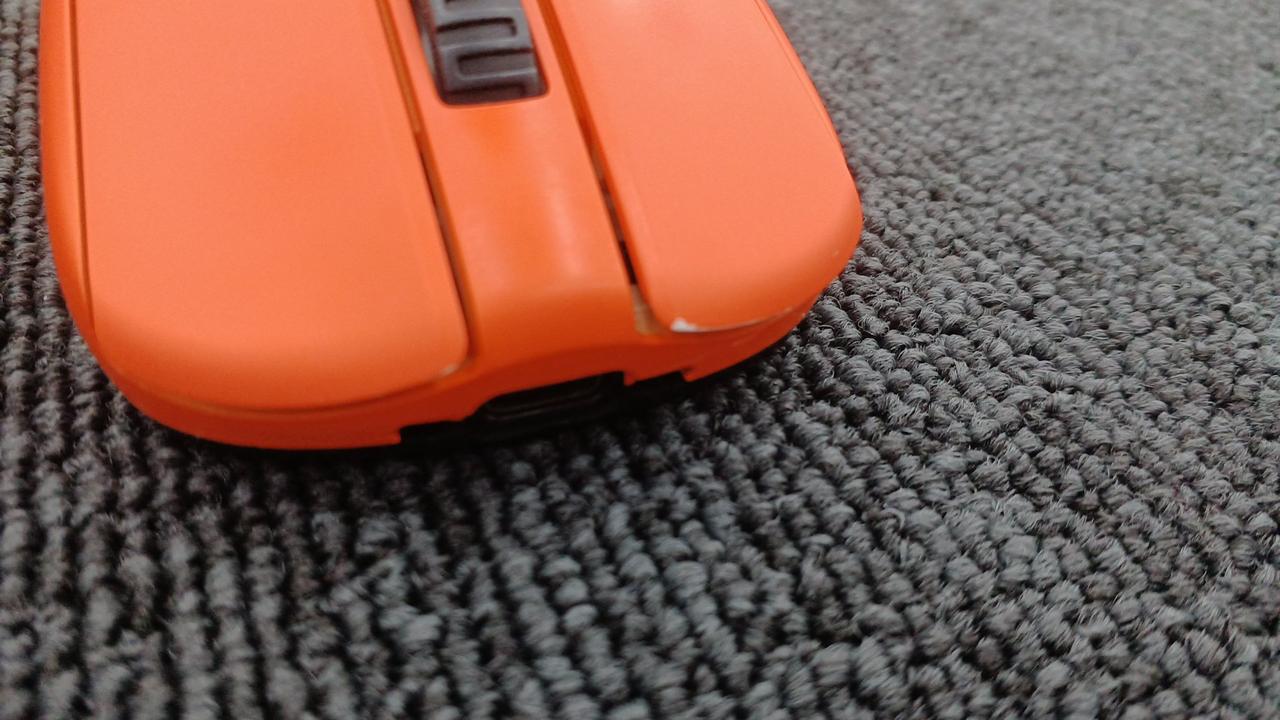 キズあります。