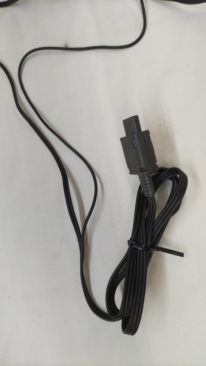 ＡＶケーブル裂けあります。